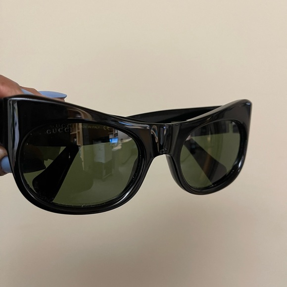All black Gucci frames - Picture 2 of 4